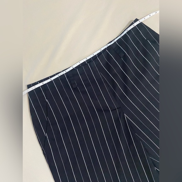 Anne Klein pinstripe crop pant. EUC - Picture 8 of 12